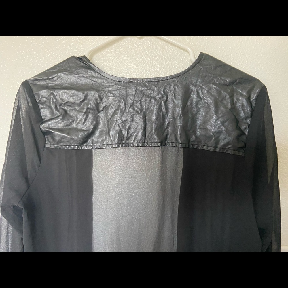 🔮 Black Sheer Fringe Kimono 🔮 - Picture 6 of 7